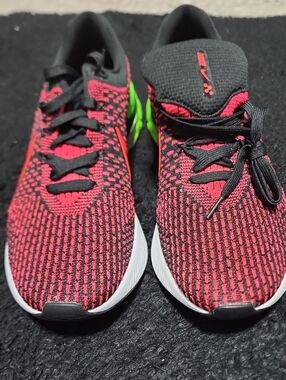 Men's Athletic NIKE  Running Shoes - Black & Red with Green Accent